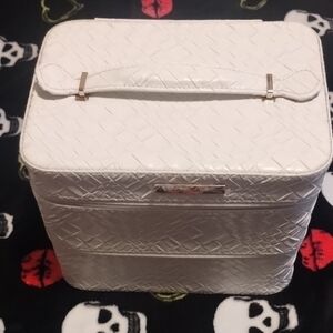 Vince Camuto White Woven Cosmetic Case